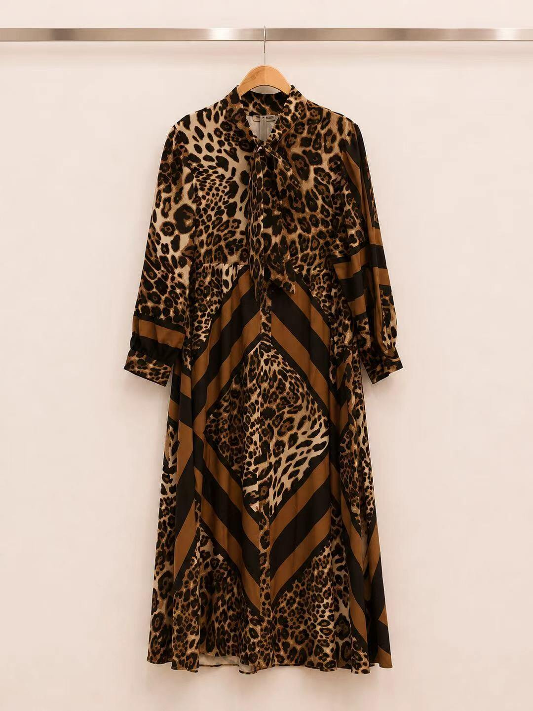 Grossiste Bubblee - Robe longue femme grande taille imprimé léopard avec nœud lavallière et manches longues élégantes (11350)