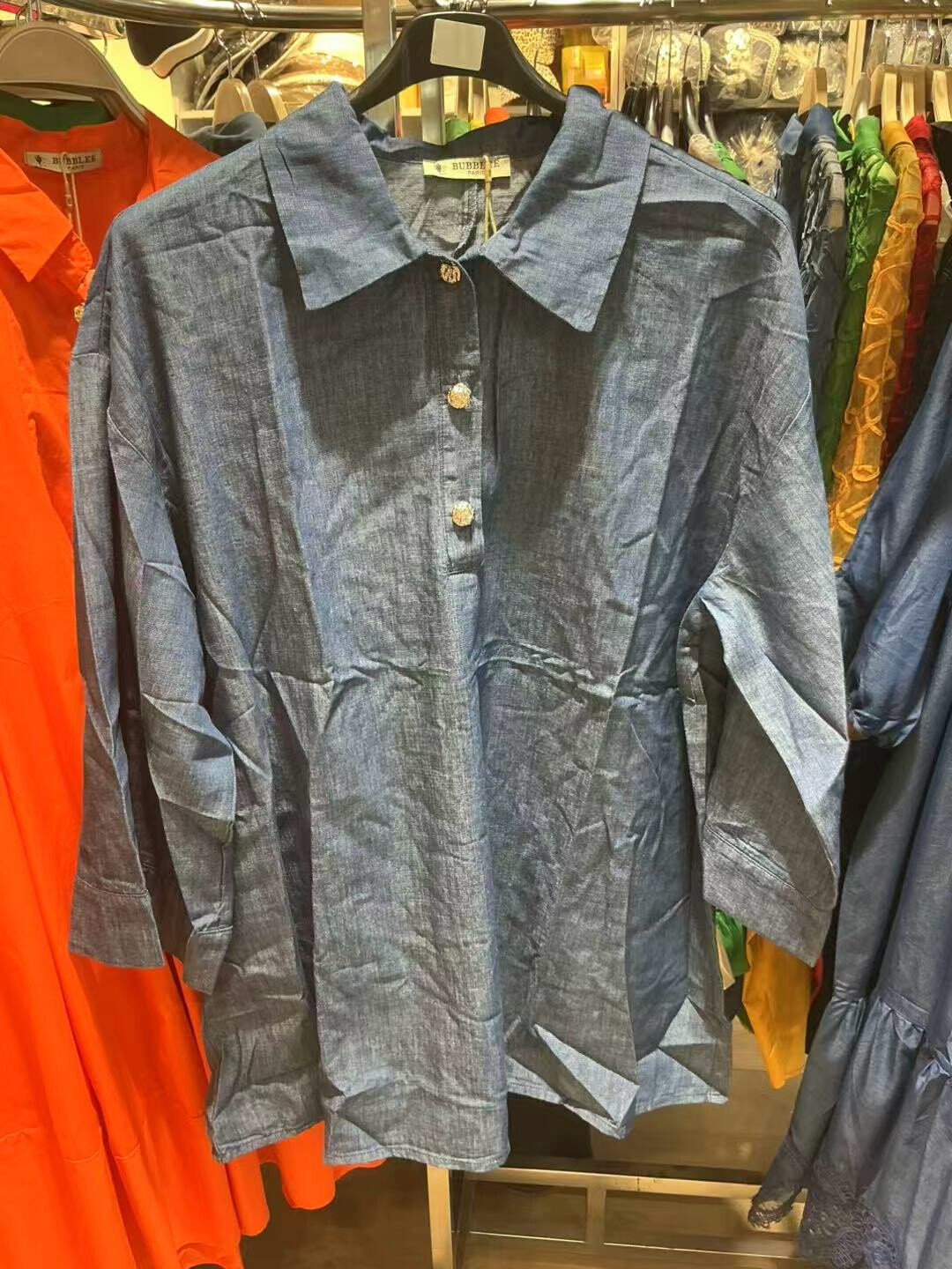 Blouse légère en coton et polyester, parfaite pour l'été, fabriquée en Chine - Collection Printemps/Été 2025.
