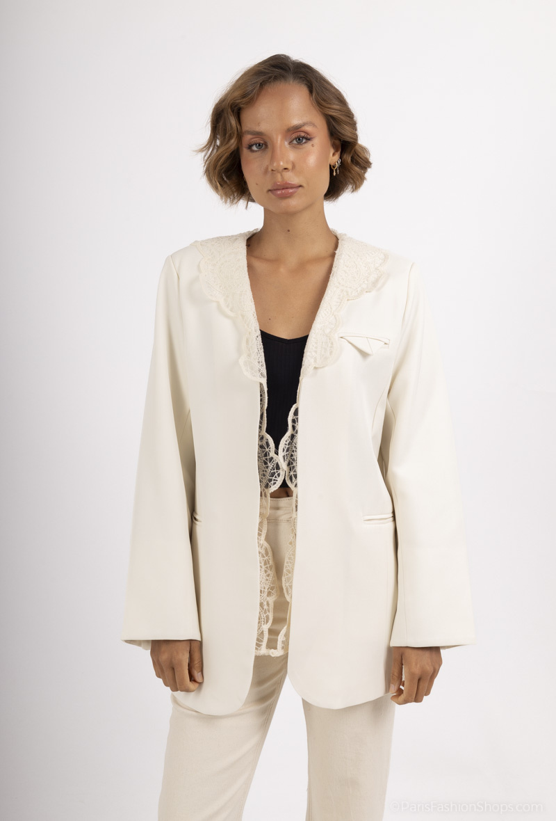 Wholesaler But'flies F & 2 - White blazer with hood