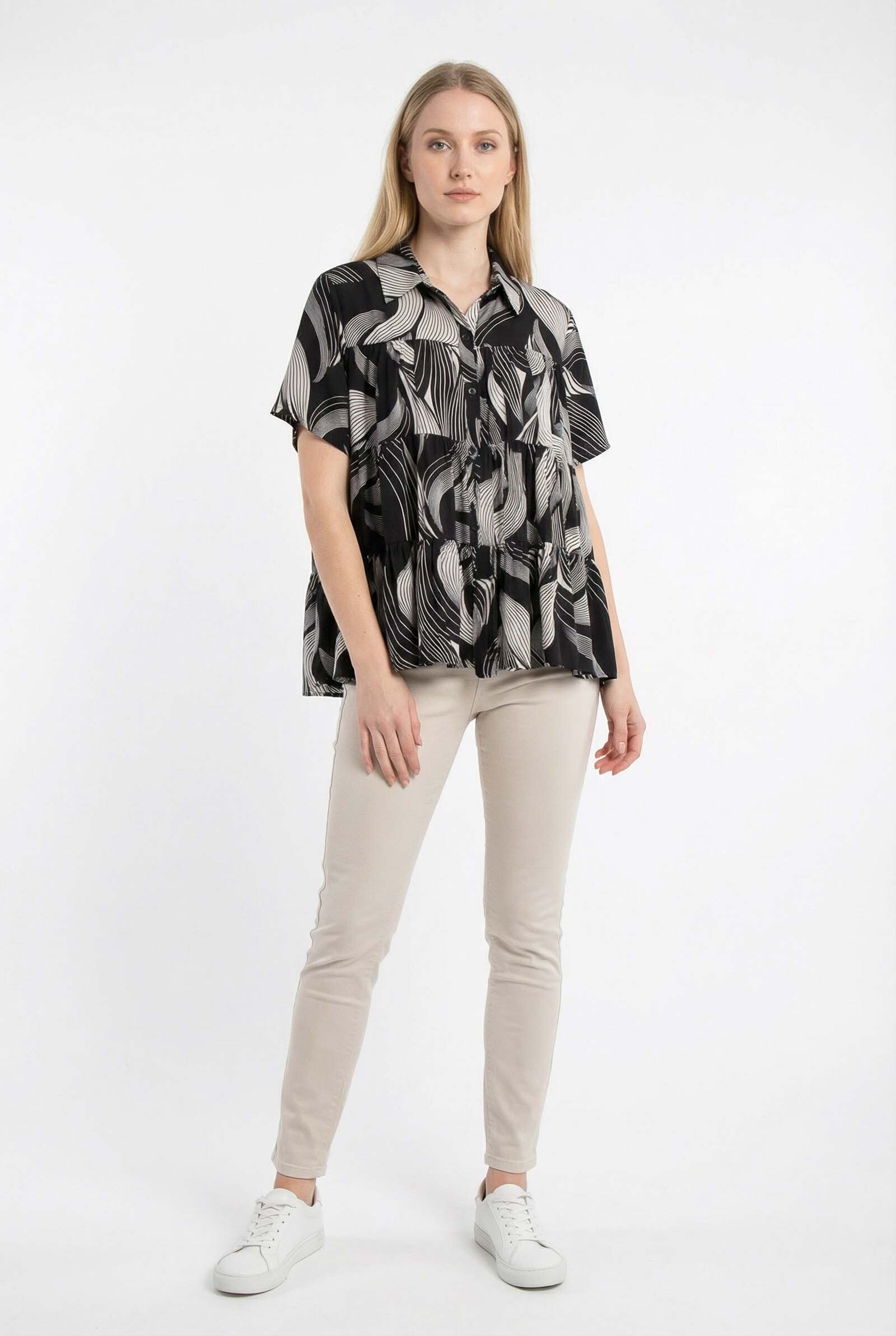 Mayorista But'flies F & 2 - Top Olas Urbanas – Top fluido estampado en blanco y negro con volantes