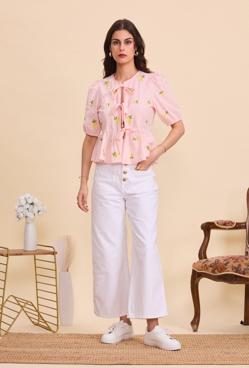 Großhändler By Clara - Kurze gelbe gestickte Bluse mit Krawatten