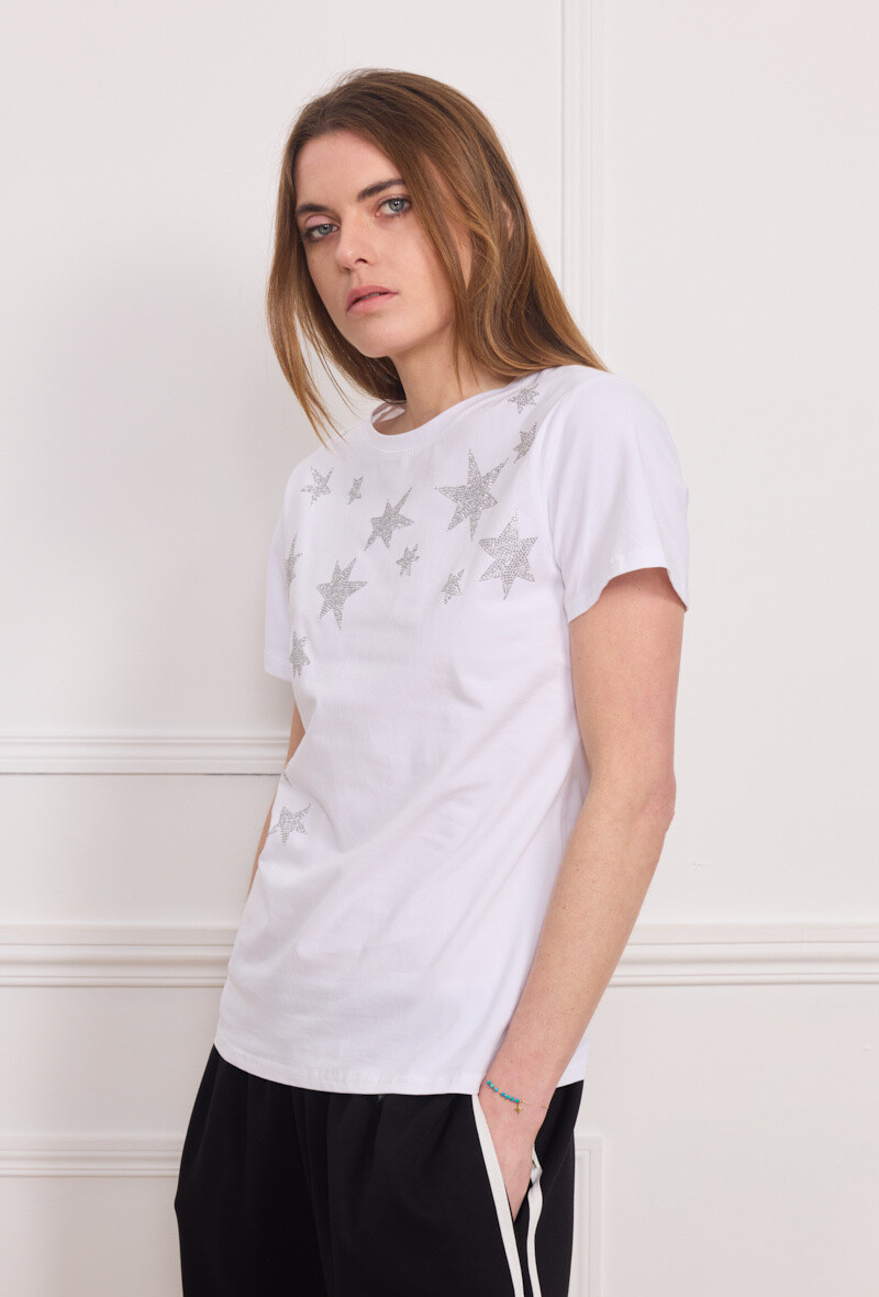 Wholesaler By Clara - White T-Shirt with Boho Shell & Bead Trim – Casual Elegance
