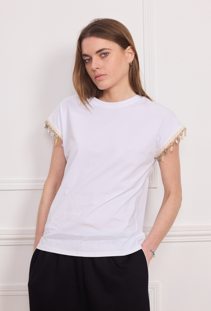 Wholesaler By Clara - White T-Shirt with Boho Shell & Bead Trim – Casual Elegance
