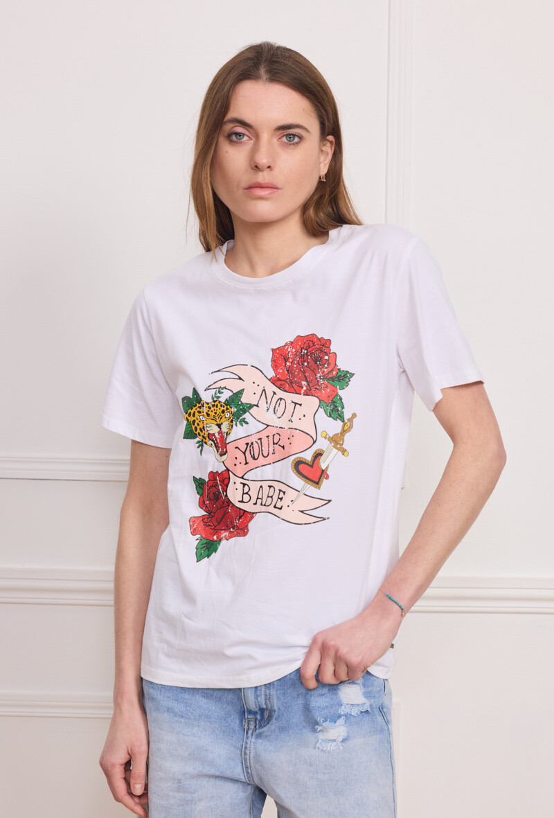 Wholesaler By Clara - White T-Shirt with Boho Shell & Bead Trim – Casual Elegance