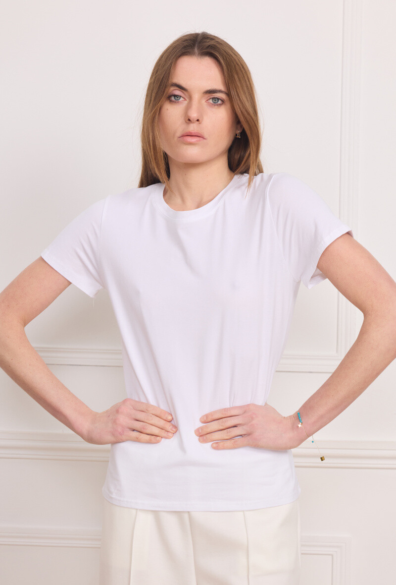 Wholesaler By Clara - Classic White T-Shirt with Embroidered Detail