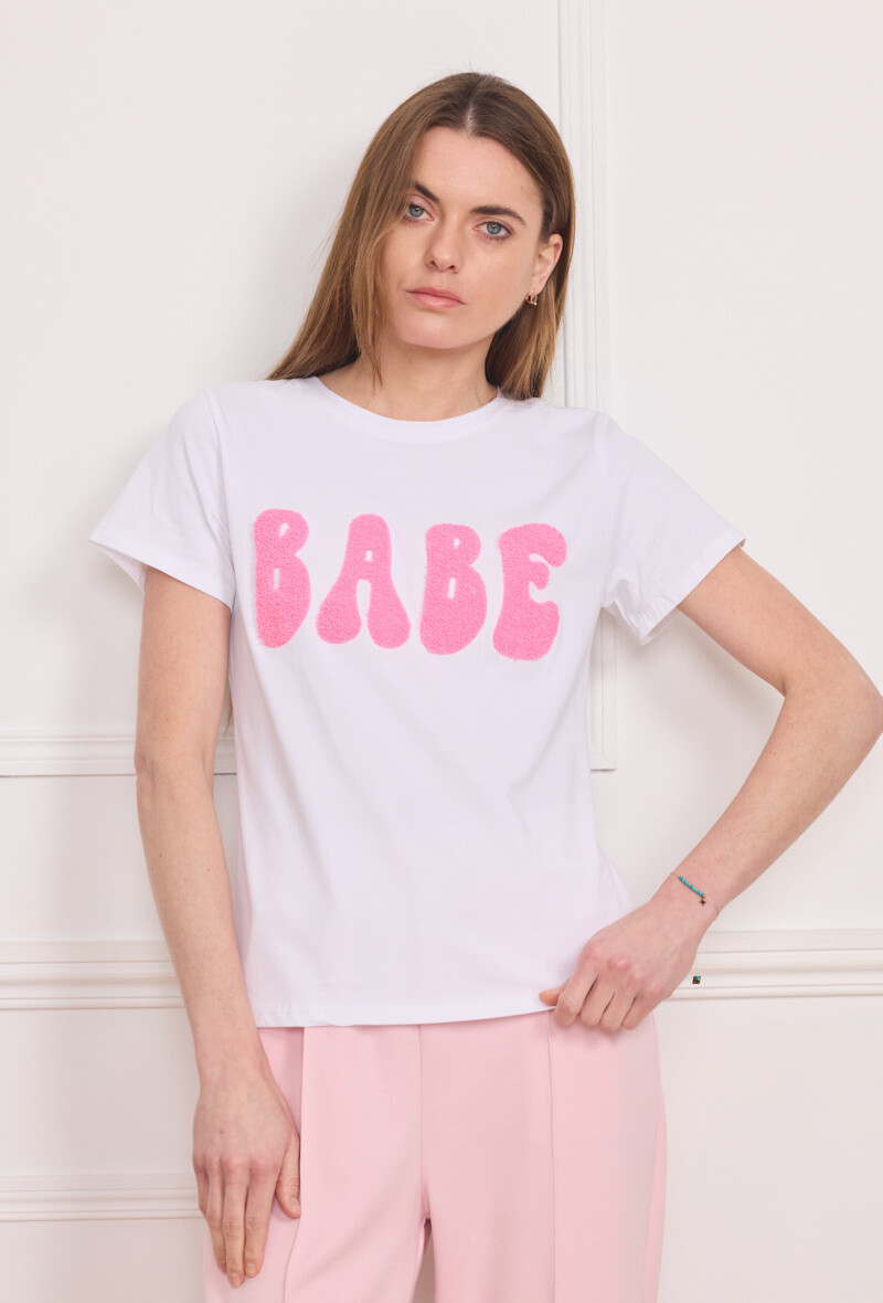 Wholesaler By Clara - Classic White T-Shirt with Embroidered Detail