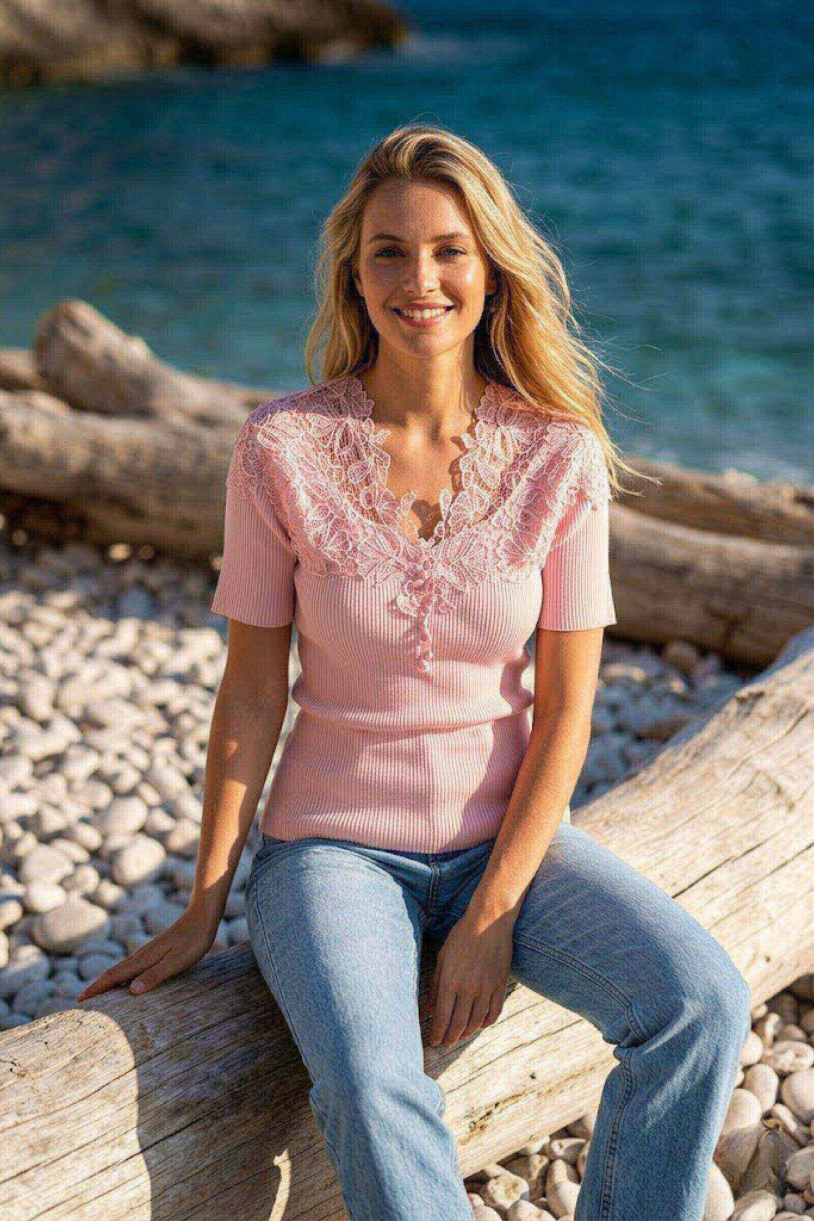 Grossiste By Clara - Top en maille femme col V dentelle