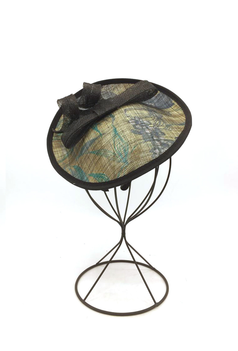 Grossiste By Oceane - FASCINATOR DÉCORÉ DE MOTIFS FLORAUX. ELÉGANT ET CHIC