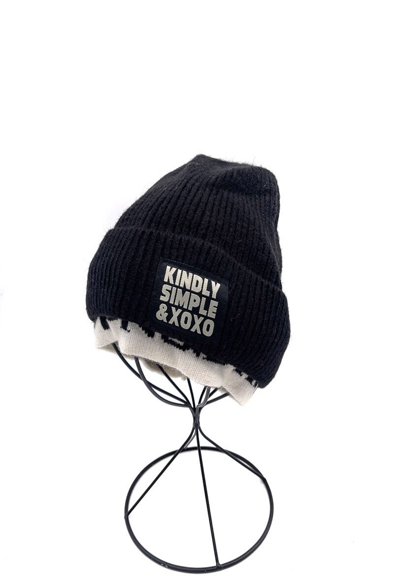 Wholesaler By Oceane - Thick lined beanie with writing on the front