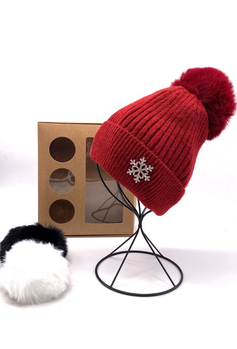 Wholesaler By Oceane - Beanie set with snowflake detail, 3 removable pompon
