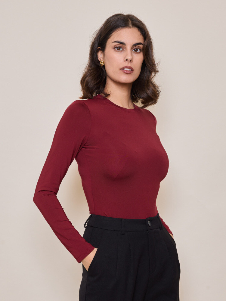 Top basique col rond pour femme, parfait pour l'automne, mélange doux de viscose, polyester et élasthanne, fabriqué en Chine.