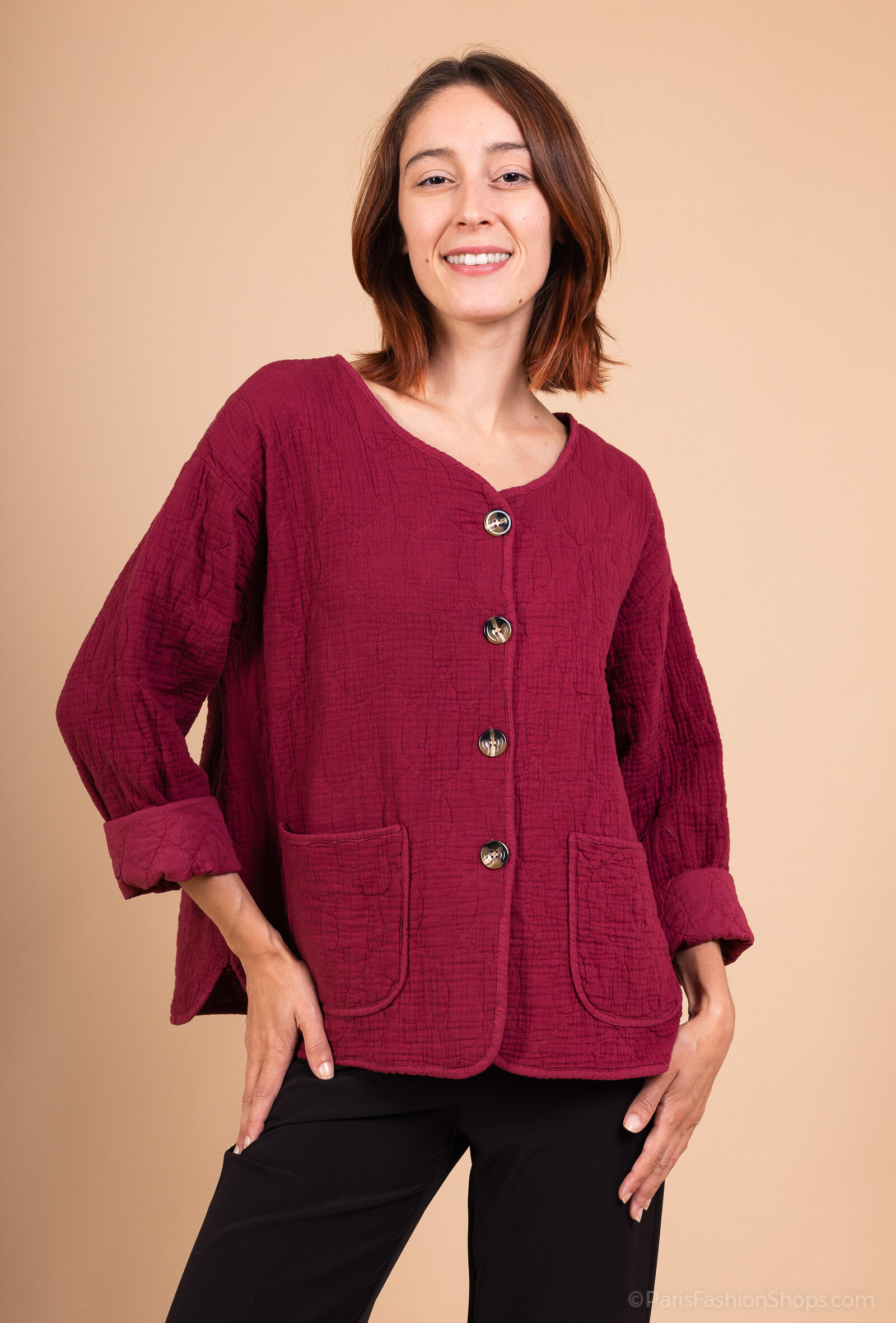 Grossiste C'Belle - Petite veste avec 2 poches à l'avant et des boutons