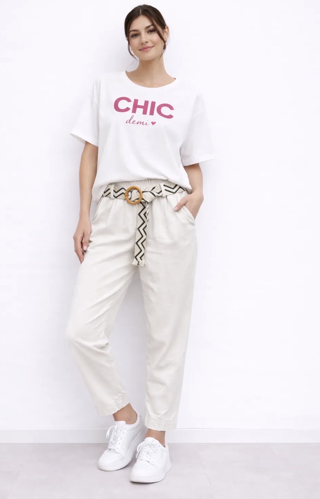 Grossiste C'Belle - Ce pantalon en coton est très apprécié, et la ceinture est de couleur vive ; taille 36/44