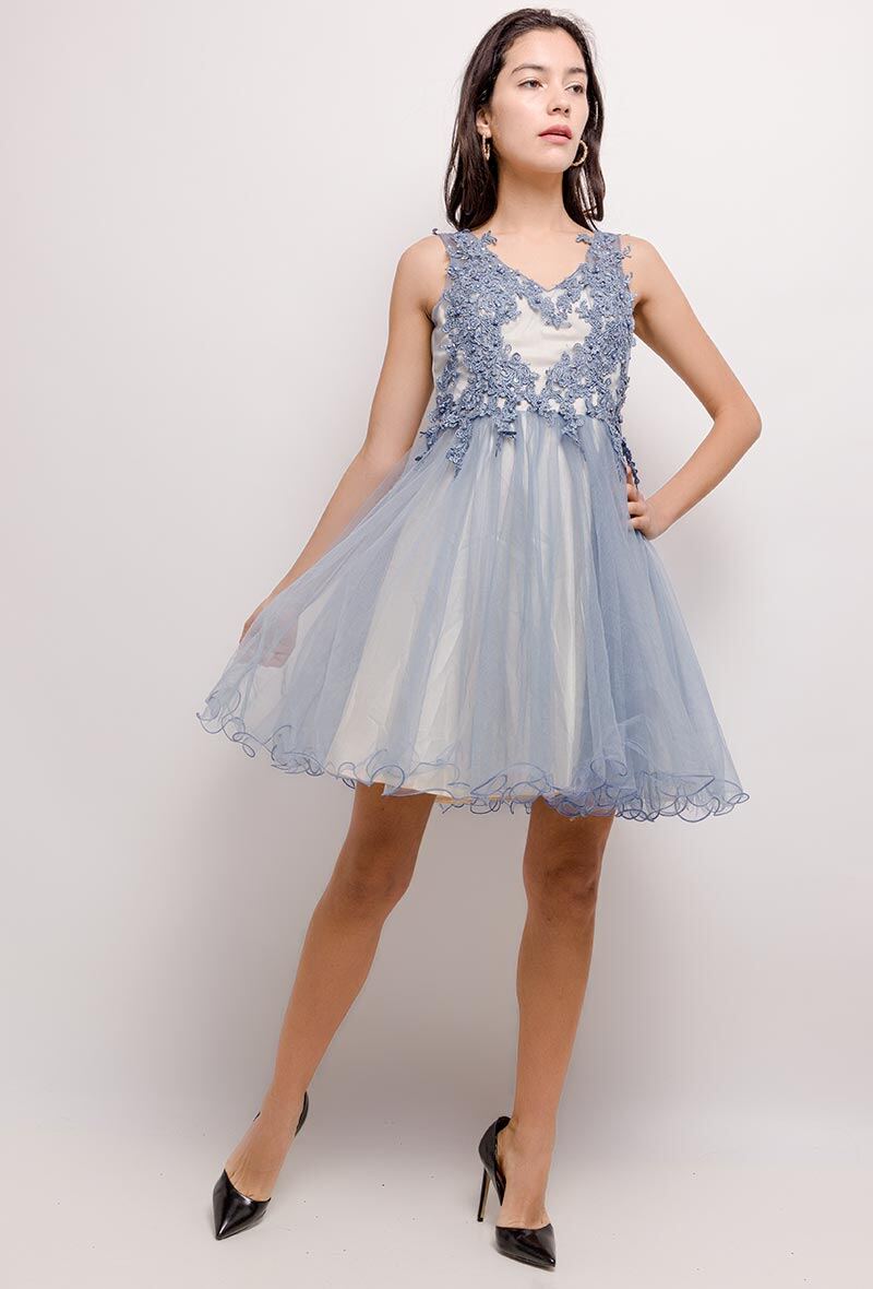 Grossista C Fait Pour Vous - Abito in tulle con pizzo. La modella è alta 174 cm e indossa la taglia S. Lunghezza: 90 cm