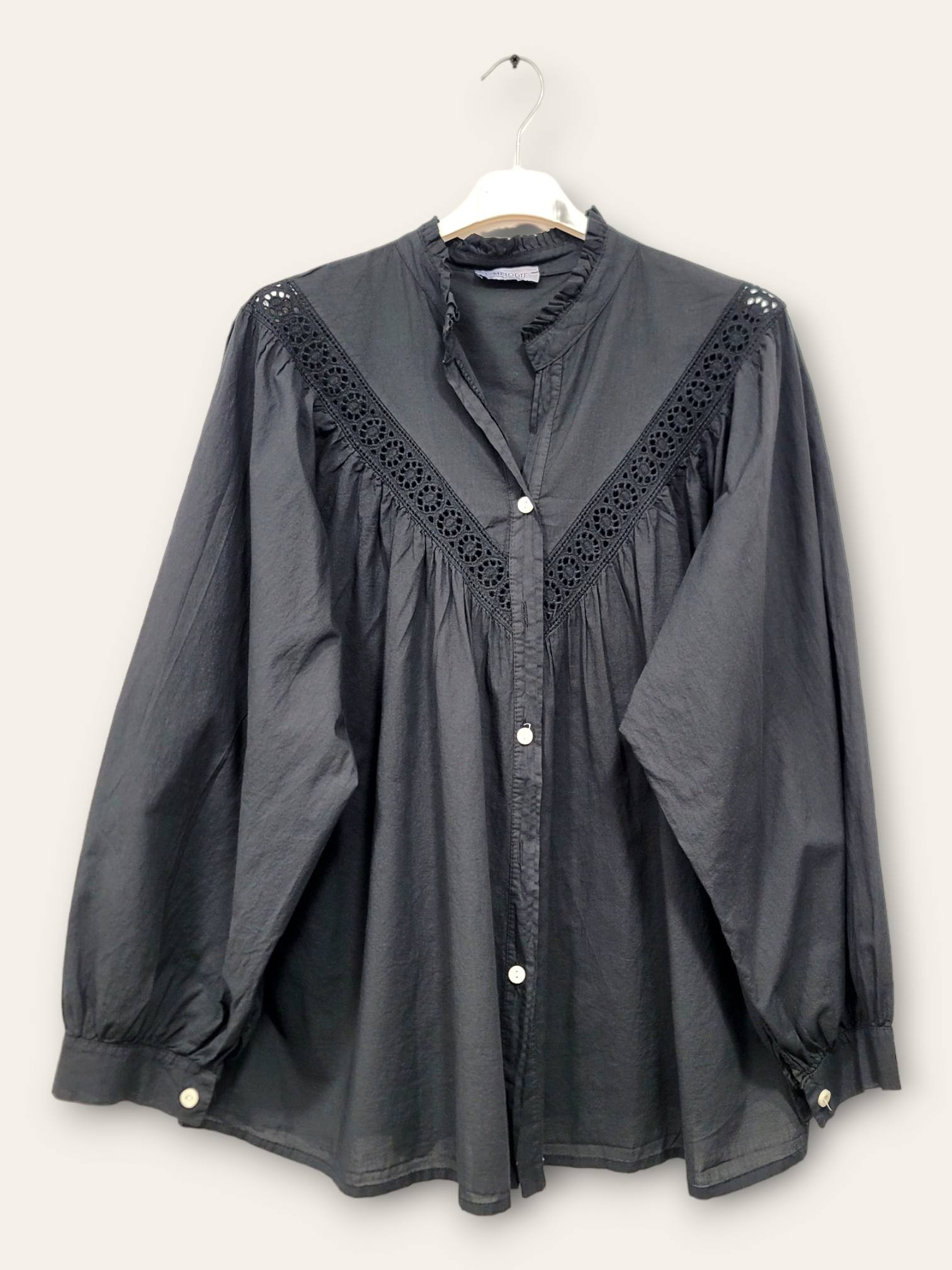 Grossiste C'MELODIE - Chemise à dentelle et manches longues