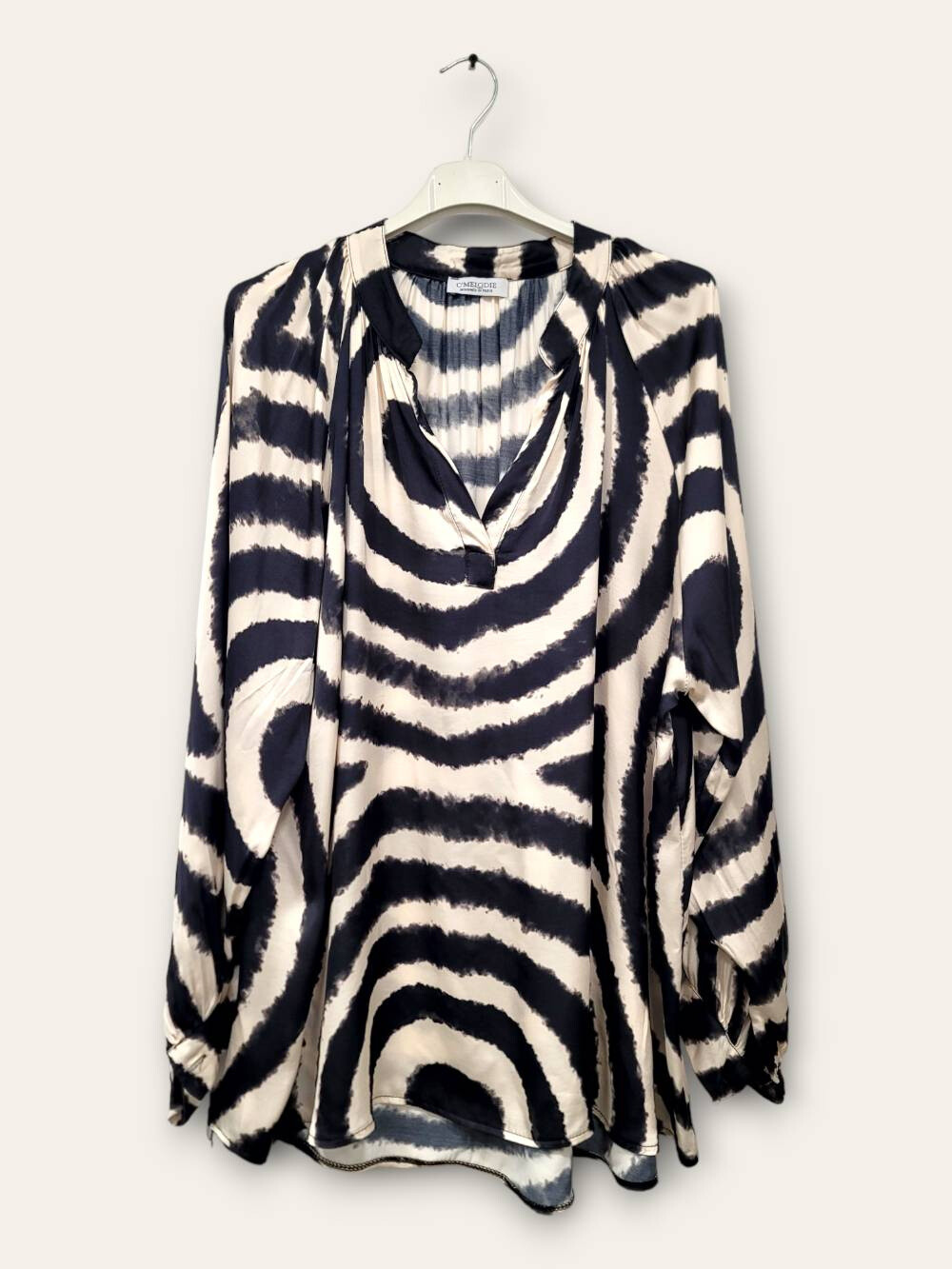 Wholesaler C'MELODIE - Plus Size Chic Animal Print Blouse