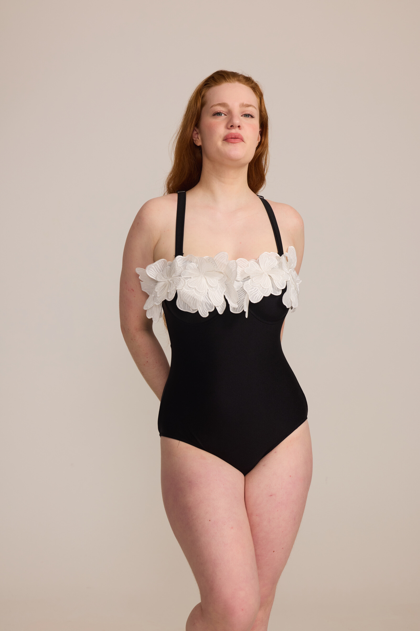 Grossiste C'MELODIE - Grande Taille – Maillot de Bain 1 Pièce avec Décoration Fleur Devant