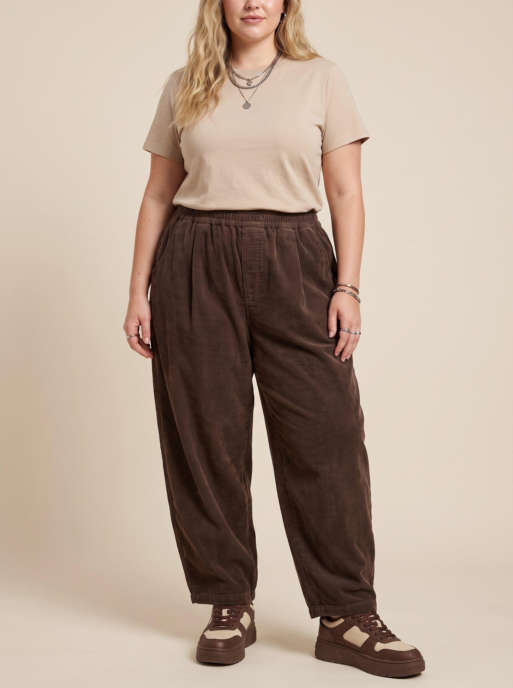 Grossiste C'MELODIE - Pantalon en coton velours fin, matiere légère, coupe barrel décontractée avec 4 poches Grande Taille