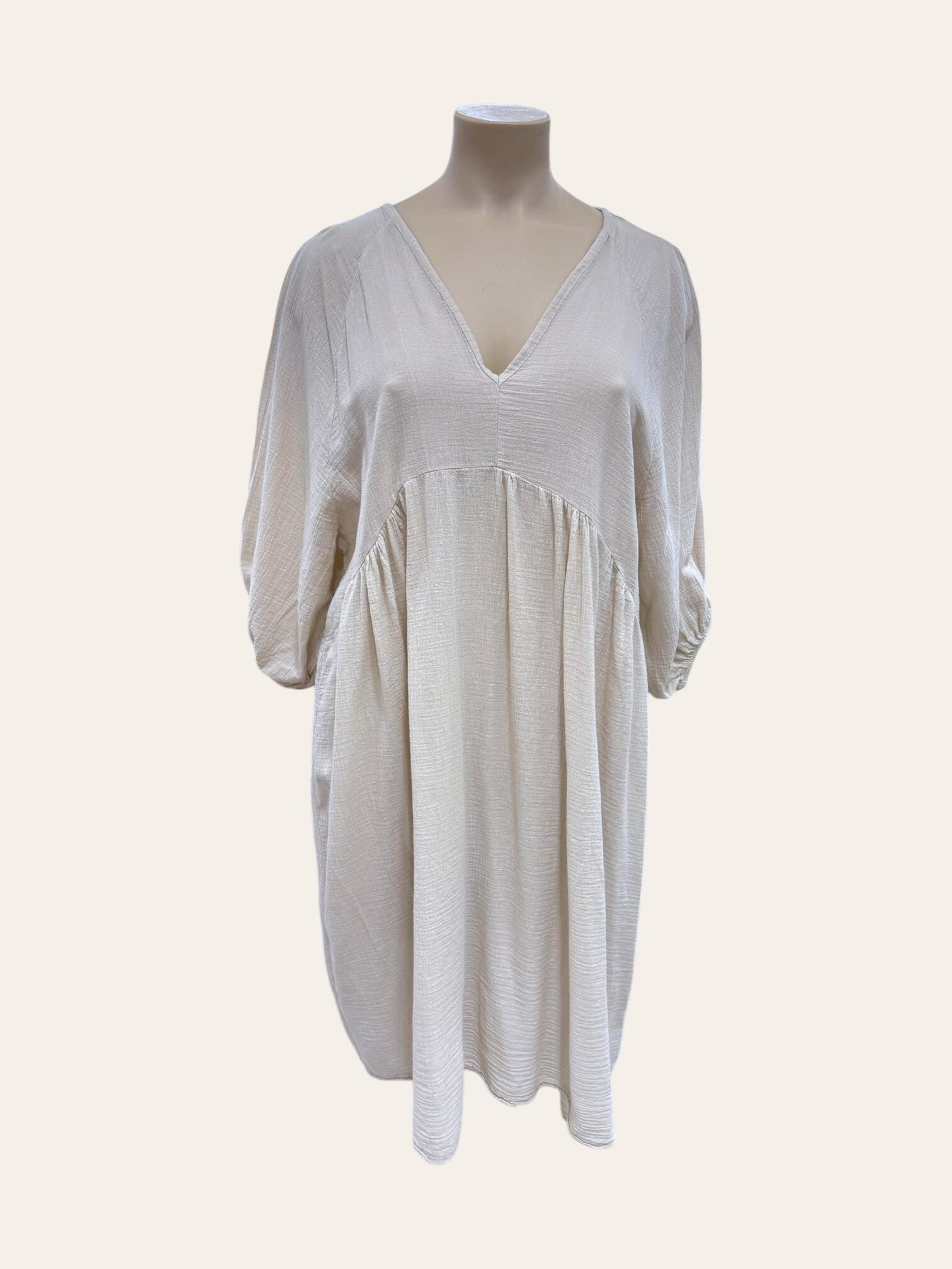 Grossiste C'MELODIE - Grande Taille Robe fluide à col V et manches bouffantes