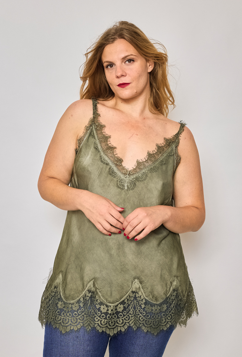 Grossiste C'MELODIE - Grande Taille - Délicat Top en Dentelle