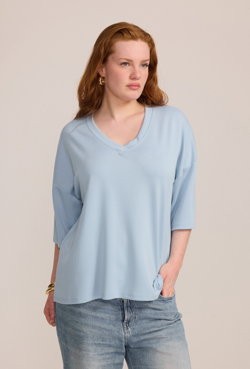 Wholesaler C'MELODIE - Large Size Oversize T-shirt with V-neck