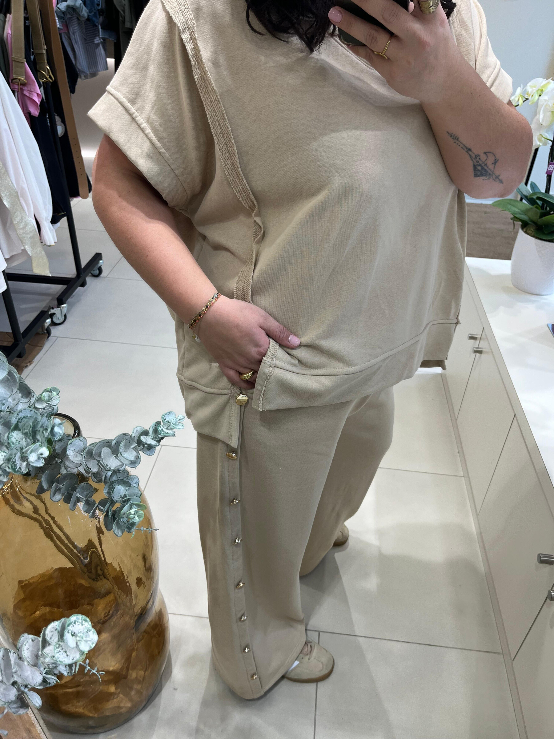 Grossiste C'MELODIE - Grande taille T-shirt ample à col V et manches courtes