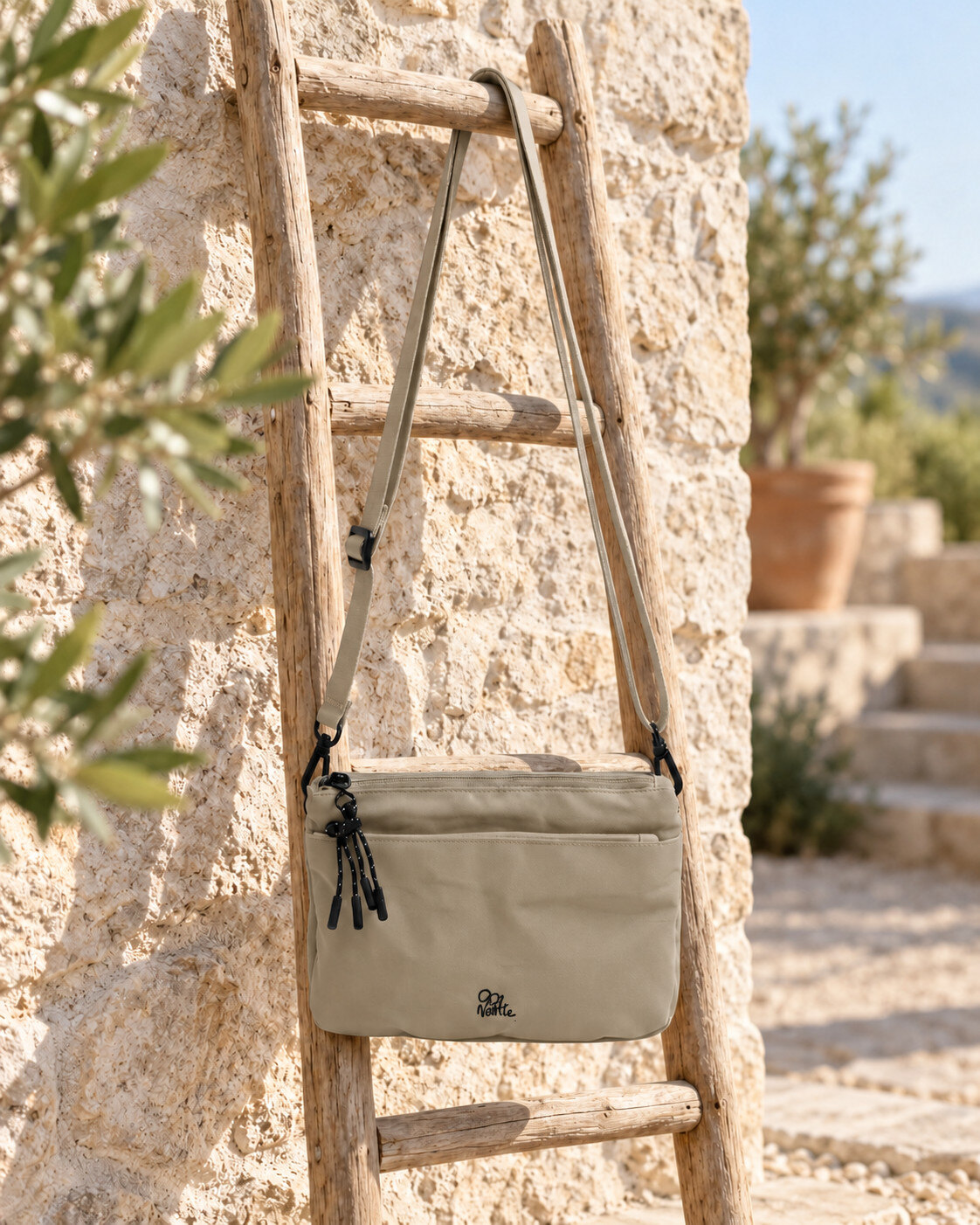 Mayorista CALEYNA - Pequeño bolso bandolera fino, flexible y ligero de nylon