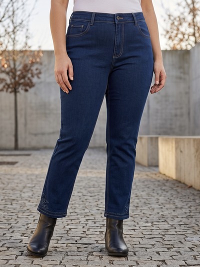 Grossista CAROLE / VOGGO - Jeans Taglio 7/8 – Taglia Grande – Orlo Ricamato Grossista CAROLE / VOGGO - Jeans Taglio 7/8 – Taglia Grande – Orlo Ricamato