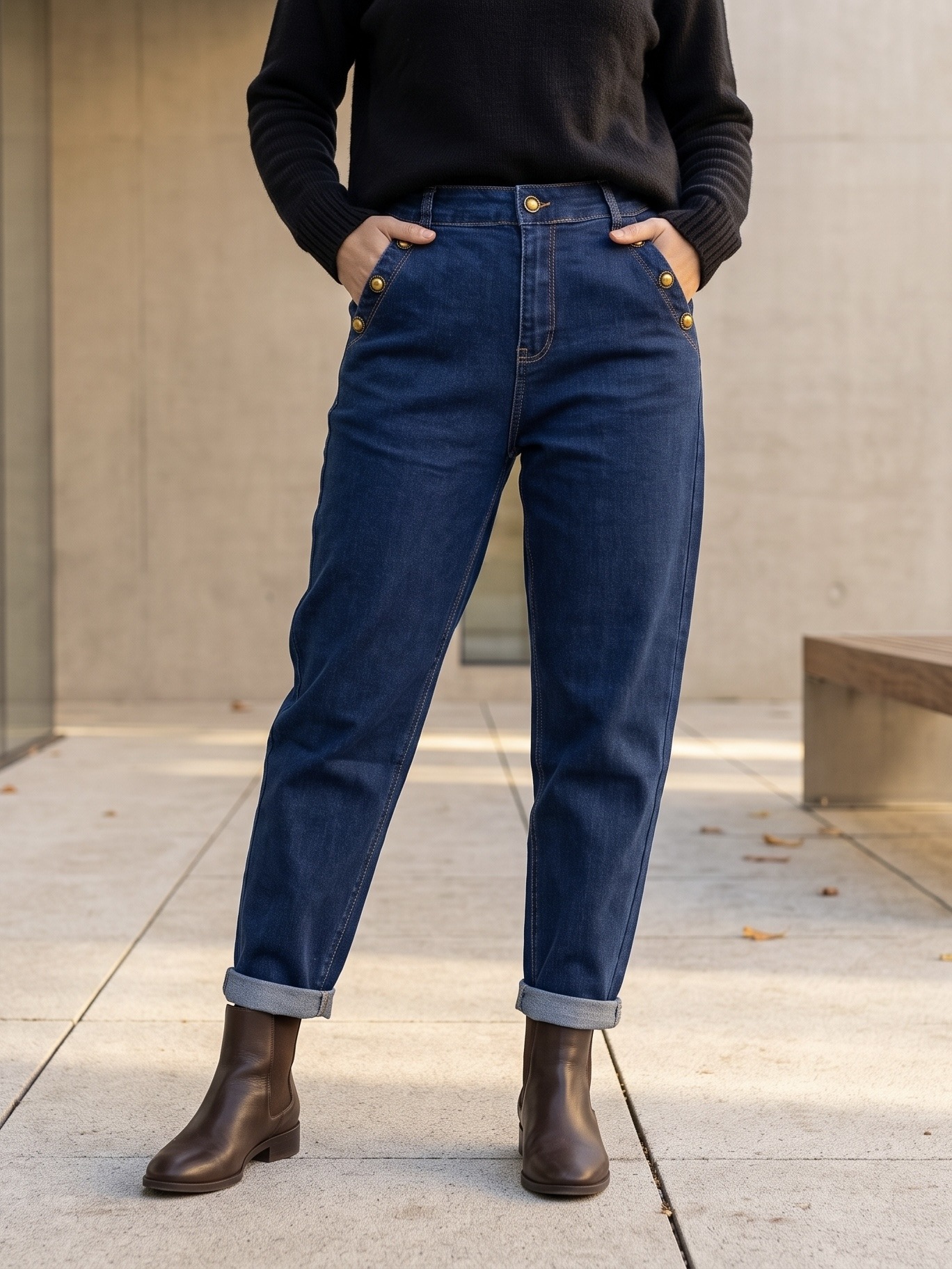 Grossiste CAROLE / VOGGO - Jean Mom Fit – Boutons Dorés aux Poches