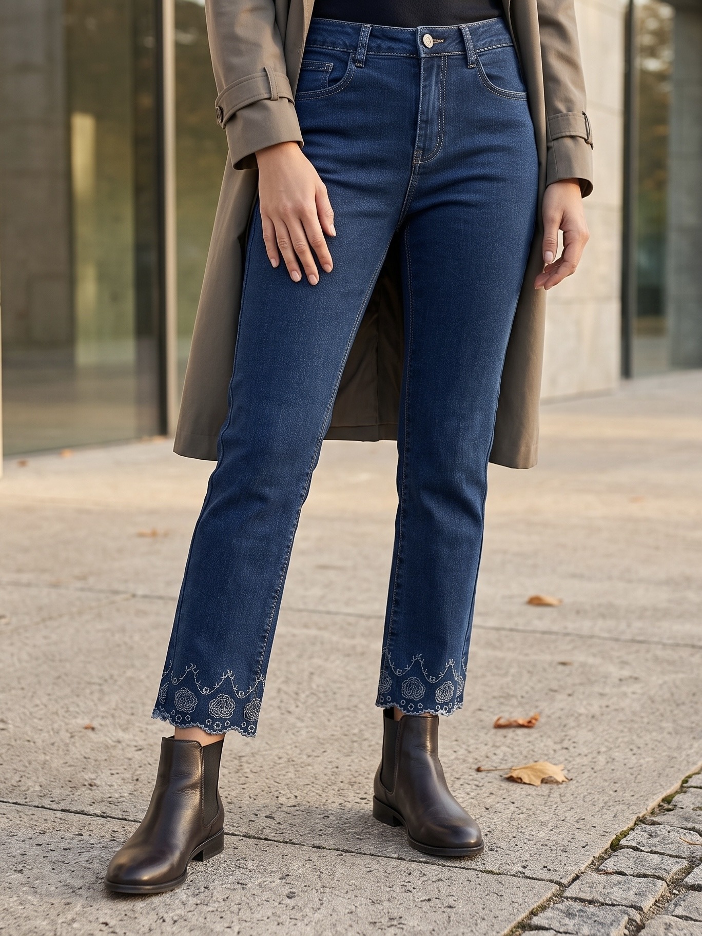 Grossiste CAROLE / VOGGO - Jean Droit 7/8ème – Broderie Bas de Jambe