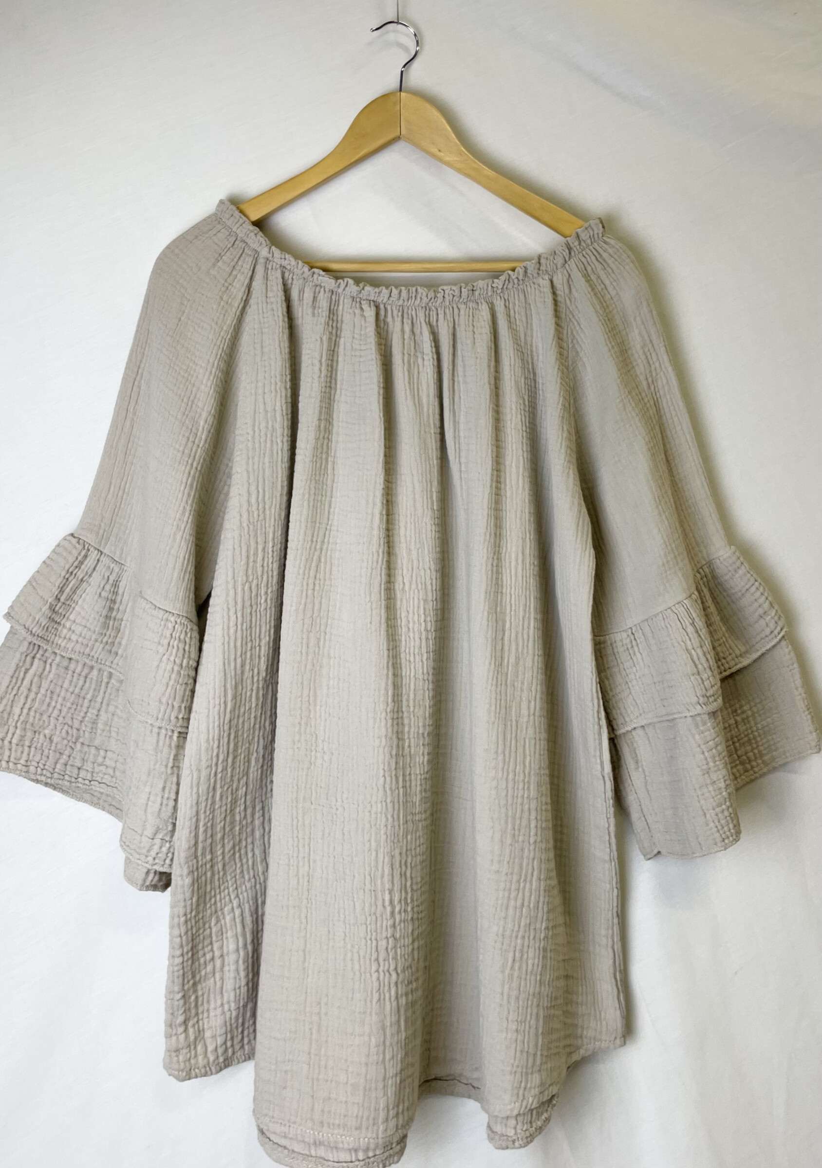 Grossiste Catherine Style - Blouse à épaule dénudé à volants