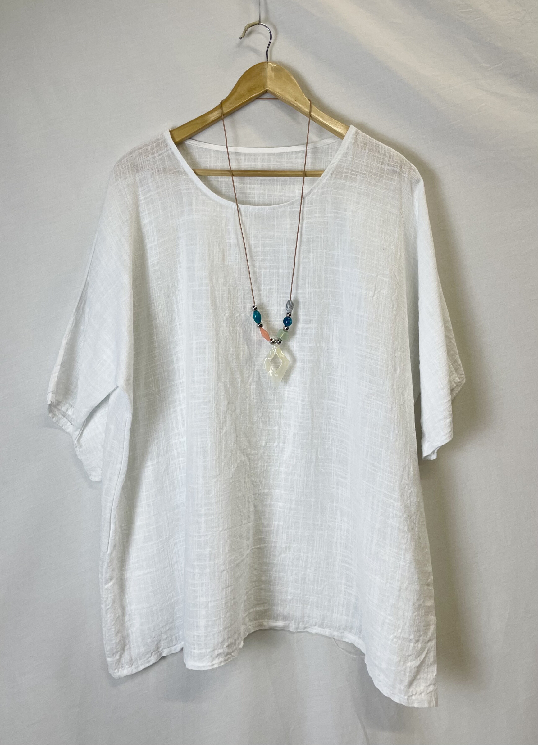 Wholesaler Catherine Style - Cottony blouse in short necks in necklaces
