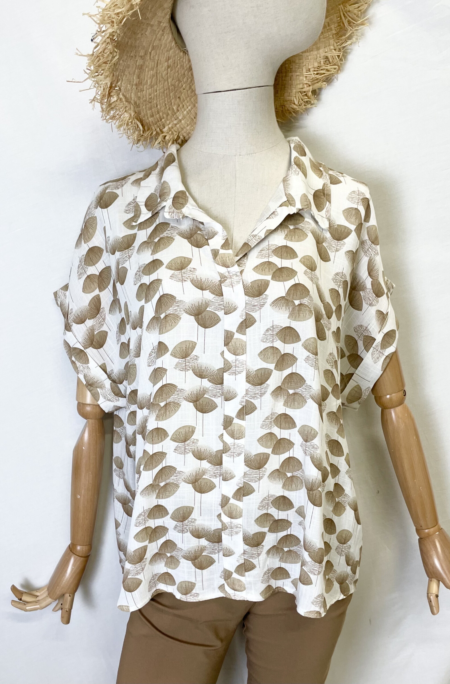 Grossiste Catherine Style - Bloue en toile de viscose fuide à imprimé fantaisies à col chemisiers