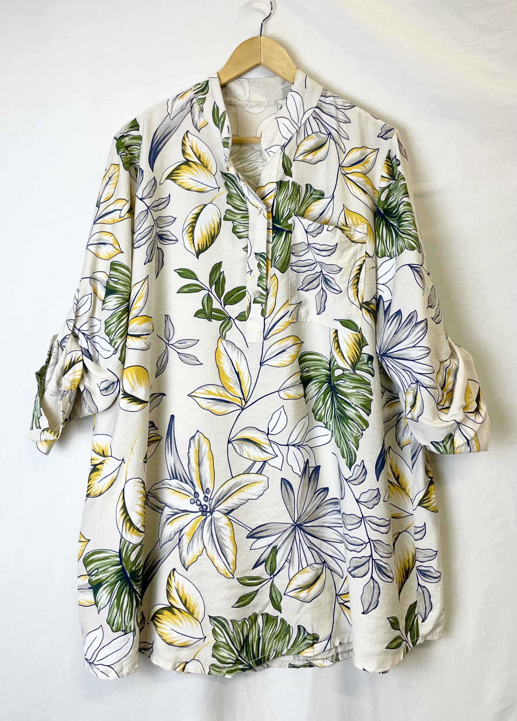 Grossiste Catherine Style - Blouse en crêpe à imprimé exotique