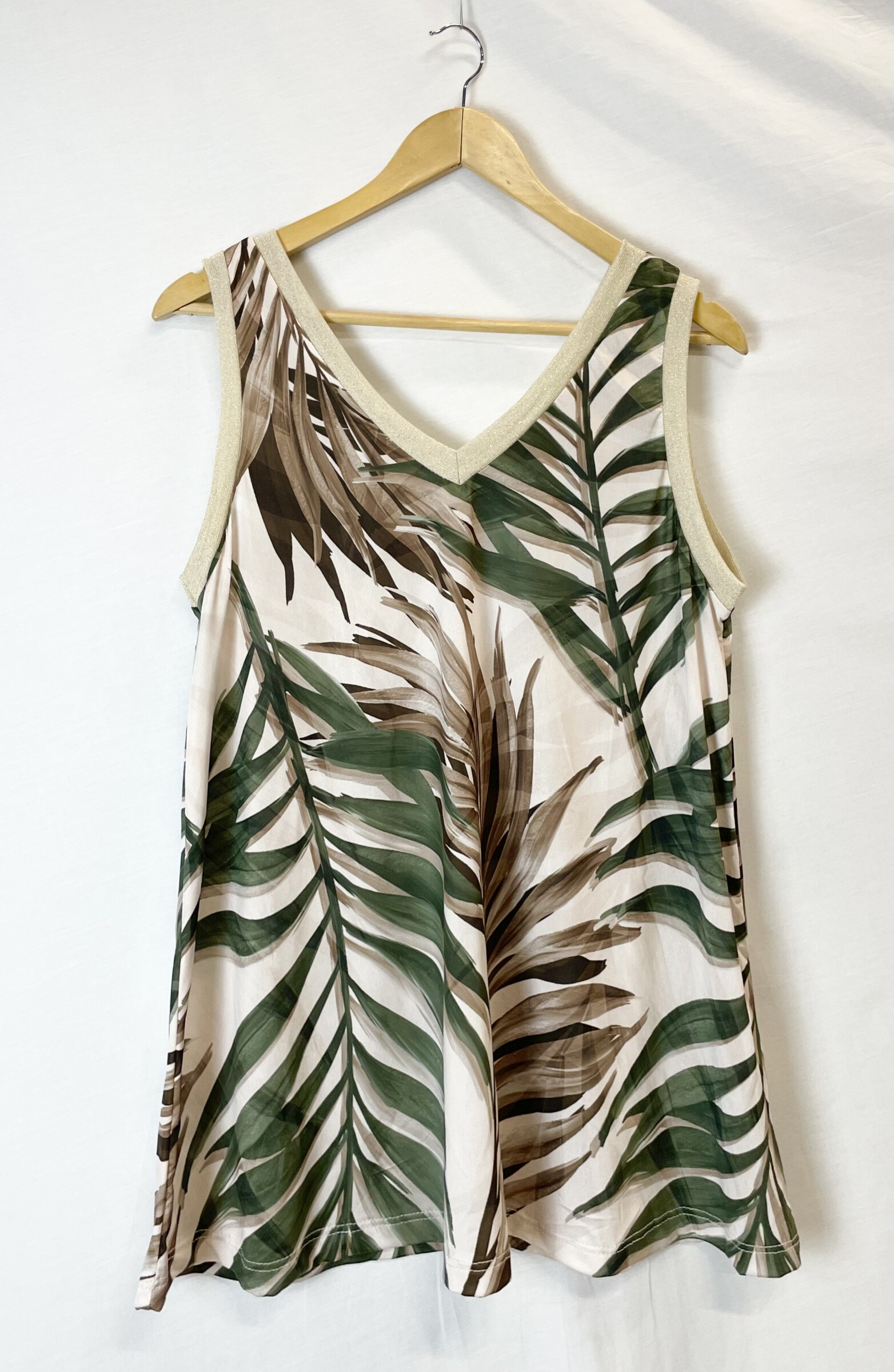 Großhändler Catherine Style - Fließendes Stretch-Top mit goldener Halsausschnitt.