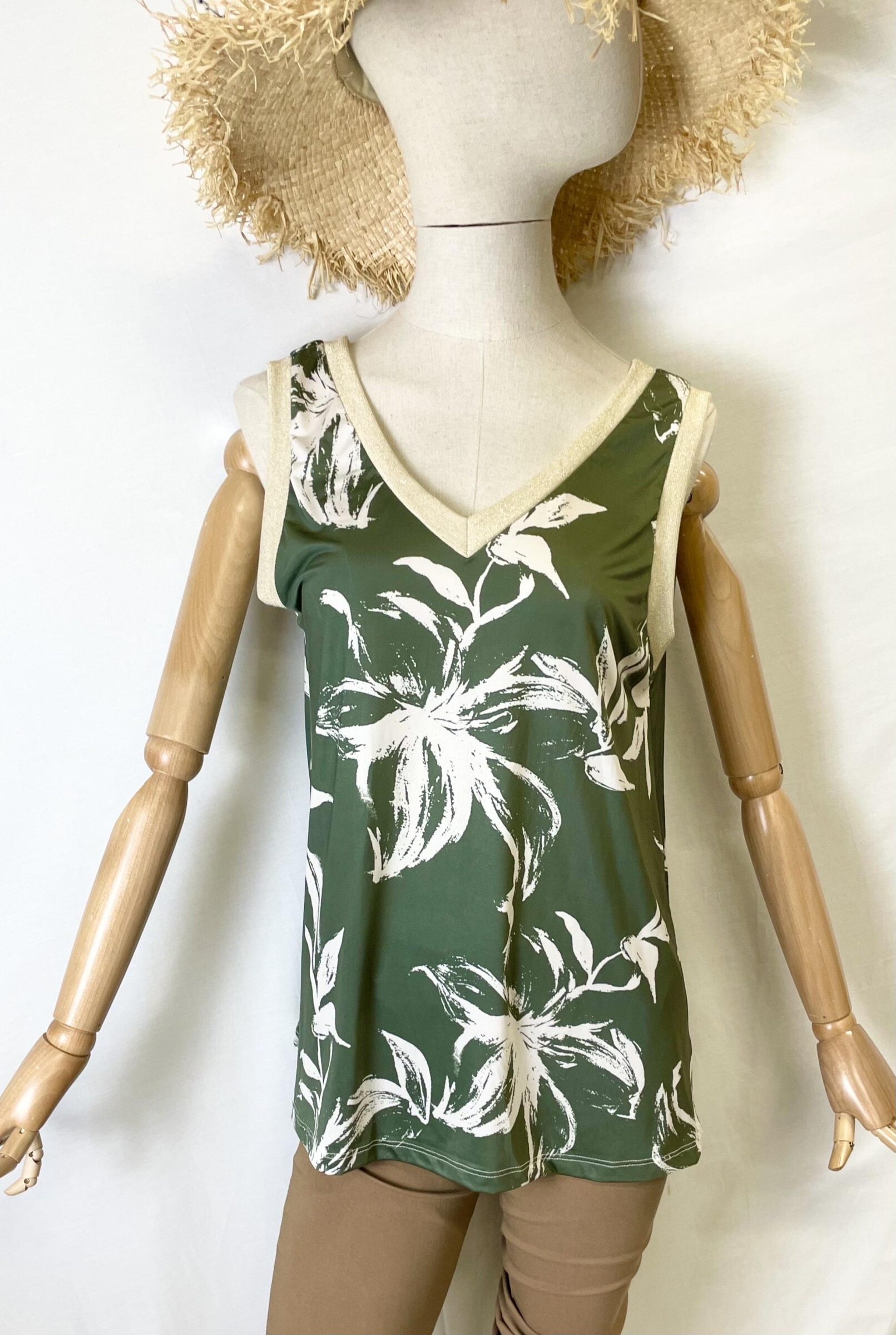 Wholesaler Catherine Style - Fluid stretch tank top with golden neckline.