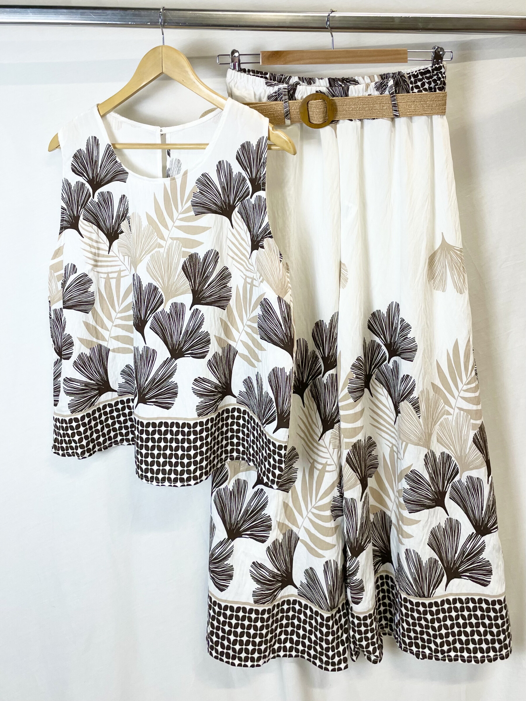 Grossista Catherine Style - Set fluido con canotta di stampa in pantacourt 7/8