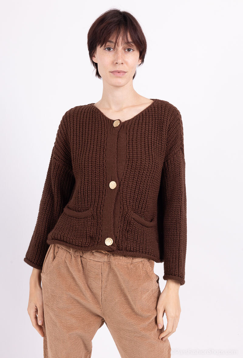 Grossiste Catherine Style - Gilet à grosse maille poche à bouton dorée macramés