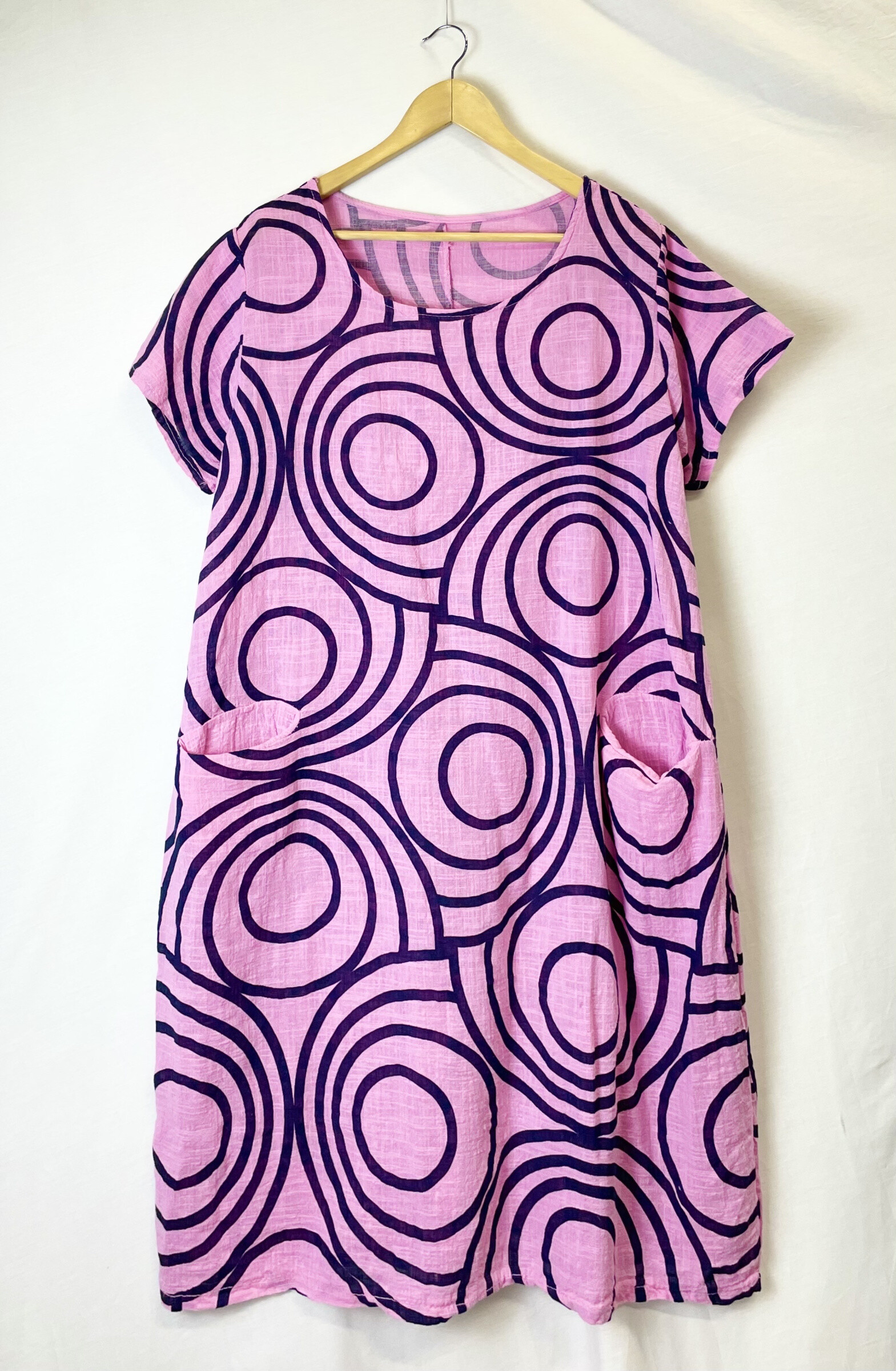 Wholesaler Catherine Style - Cotton canvas dress with a poached circular print