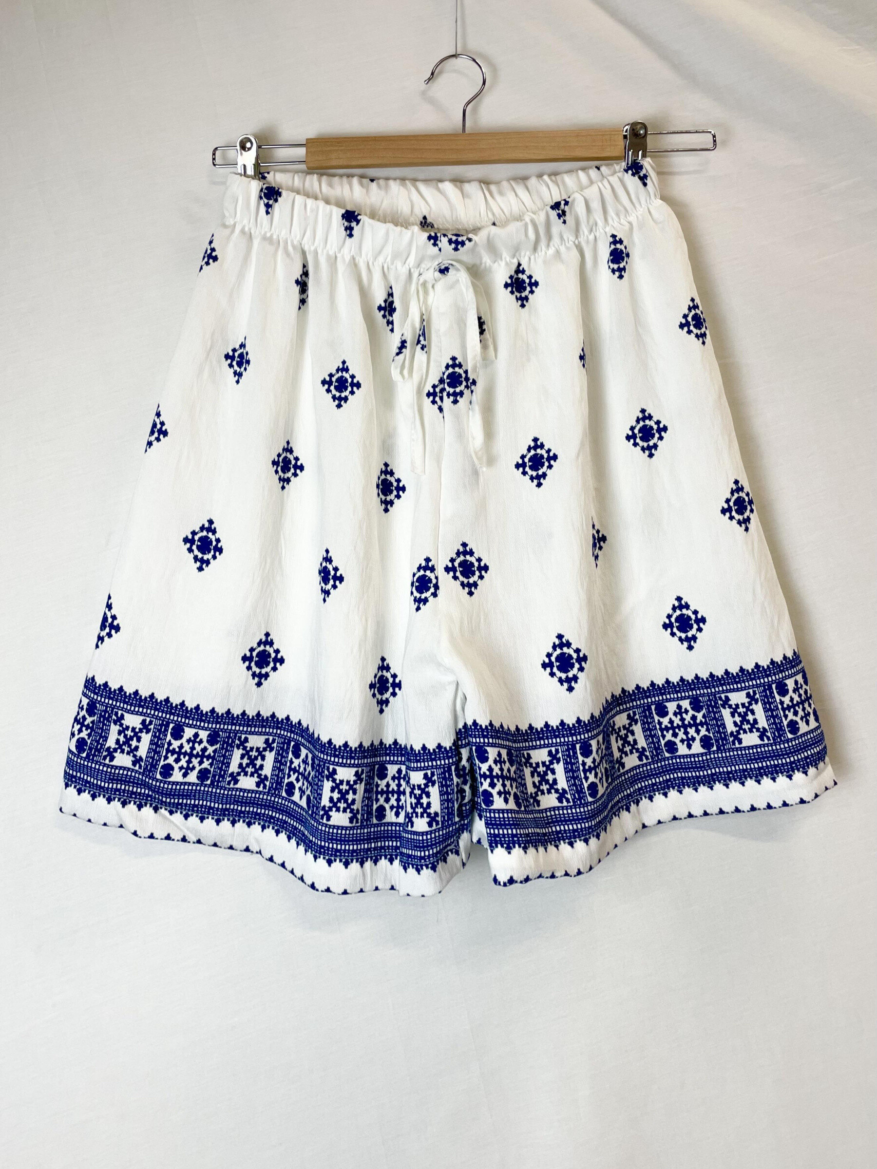 Grossista Catherine Style - Short in crepe stampato con elastico in vita.