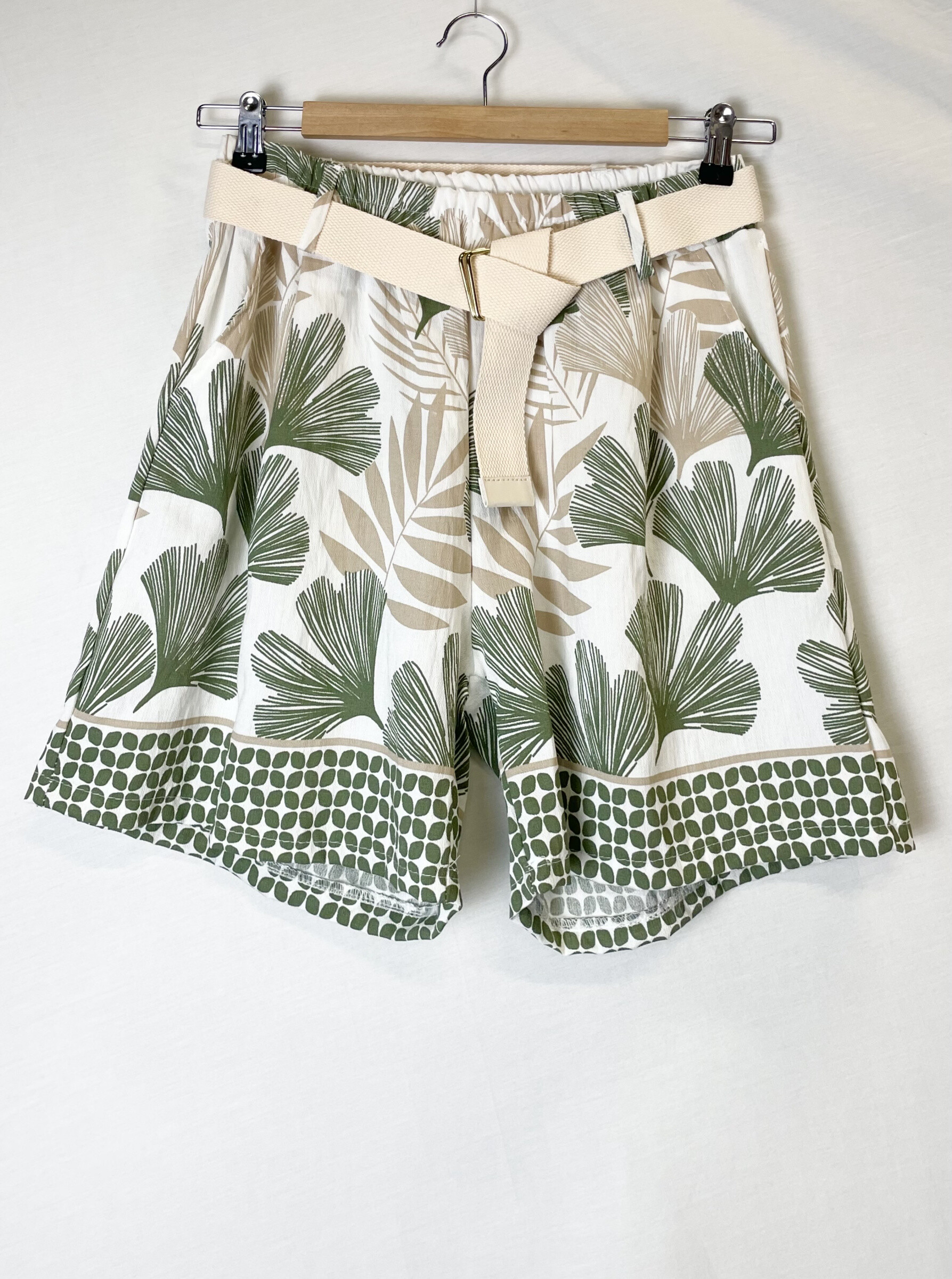 Grossista Catherine Style - Pantaloncini fluidi corti corti su una cintura in camicia
