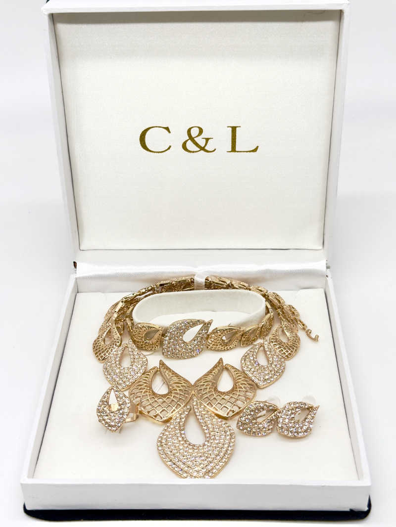 Wholesaler Cecile II - Women's gift box with complete set.