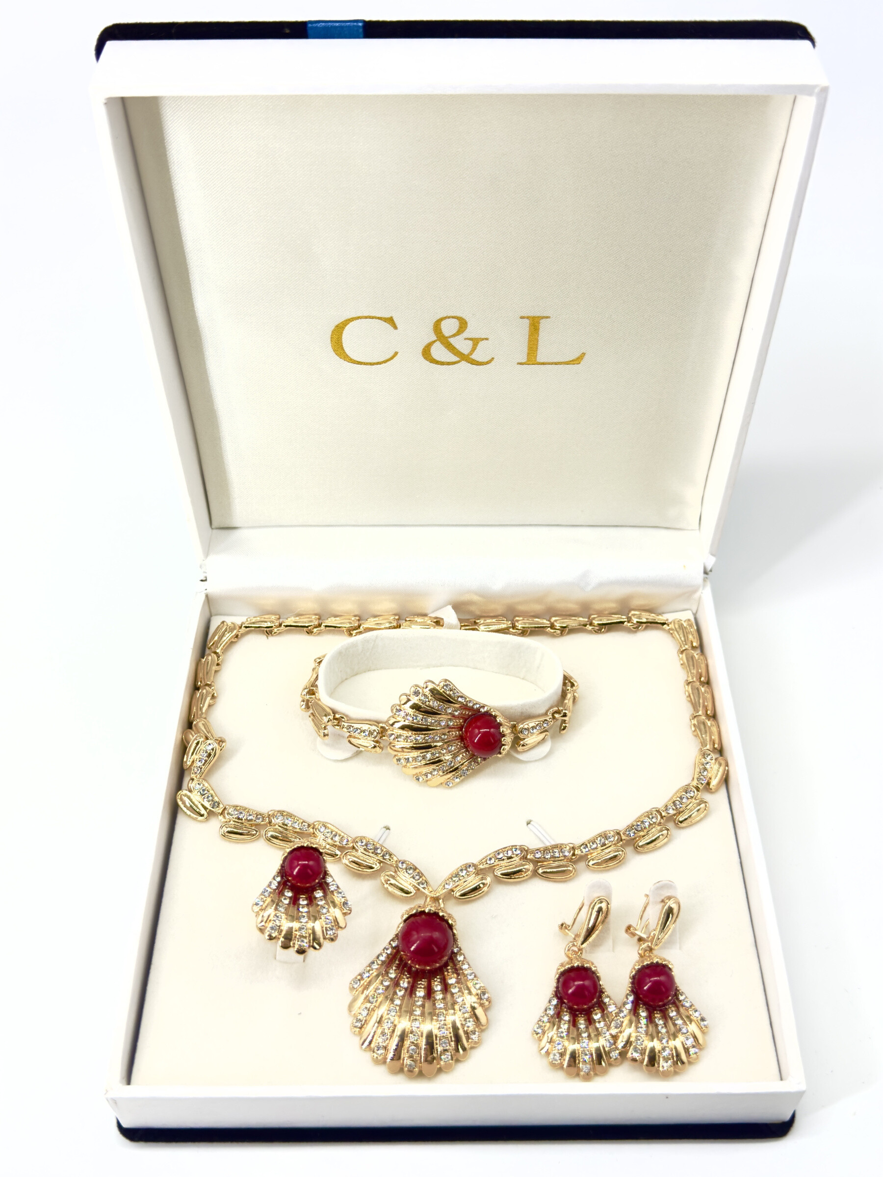 Wholesaler Cecile II - Women's gift box with complete set.