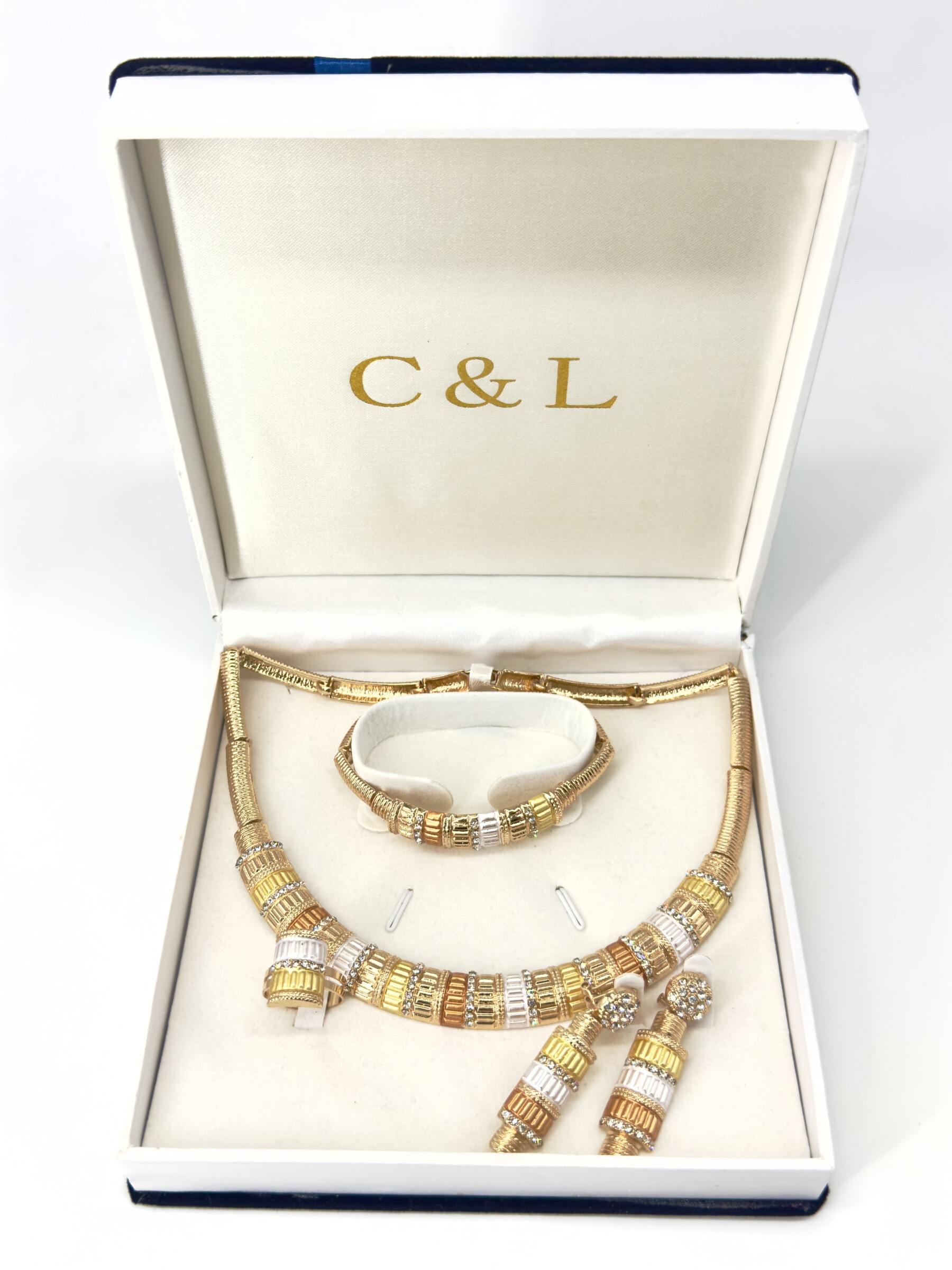 Wholesaler Cecile II - Women's gift box with complete set.