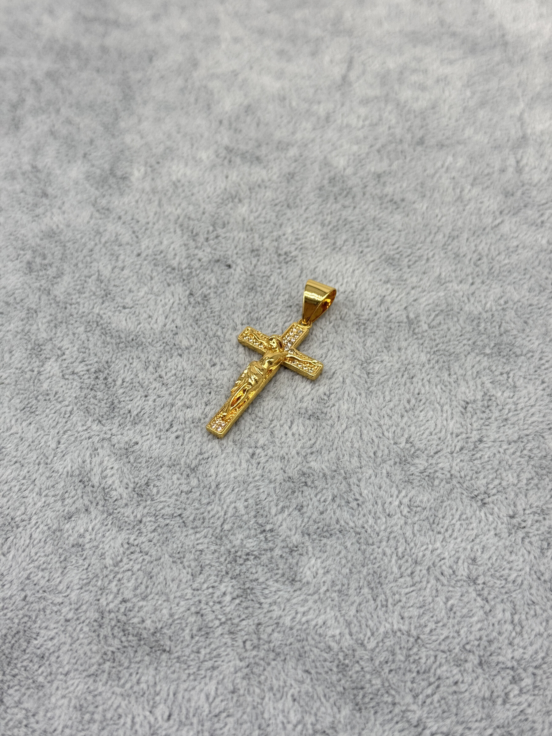 Wholesaler Cecile II - Gold plated pendant with rhinestones
