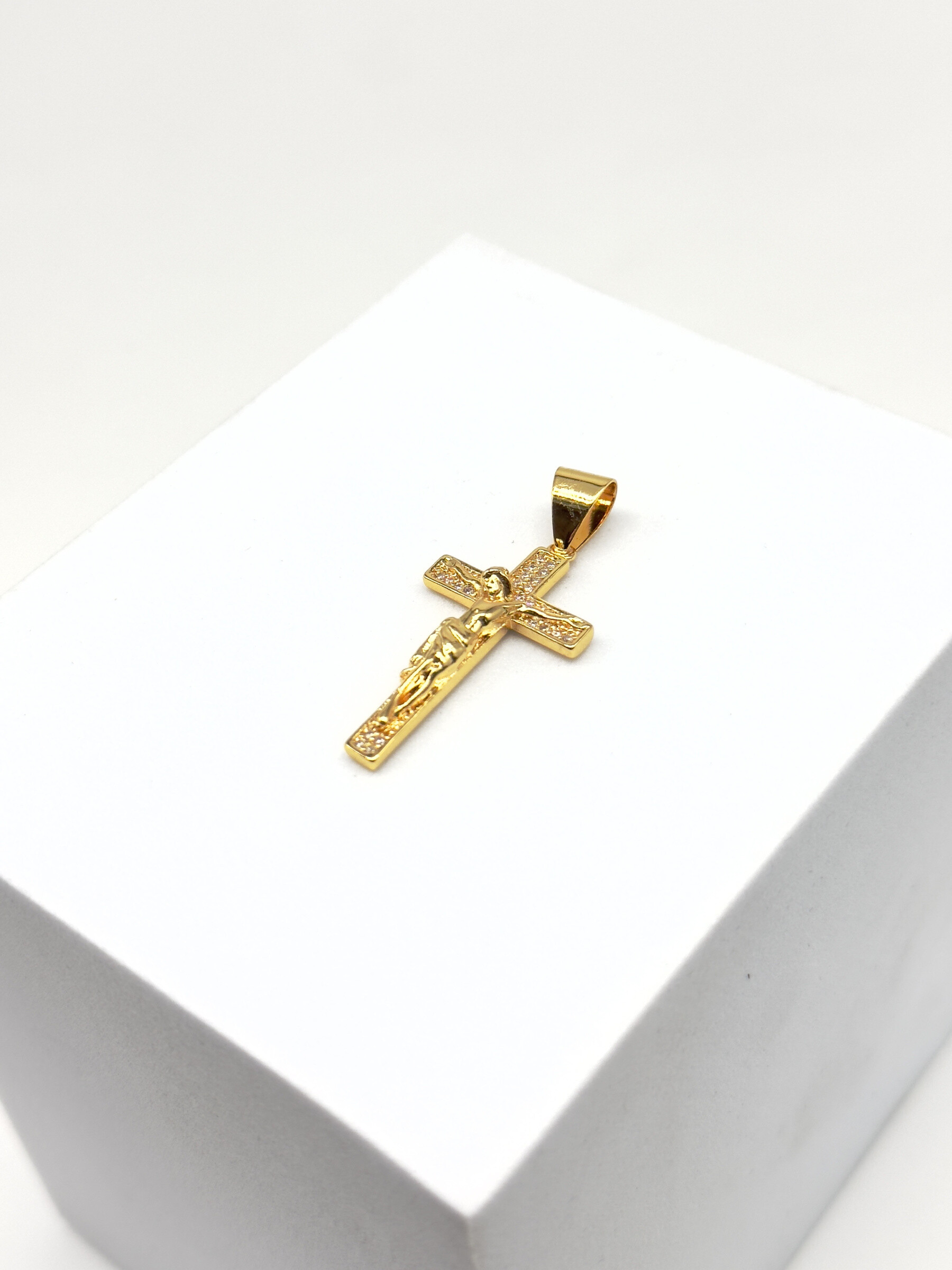 Wholesaler Cecile II - Gold plated pendant with rhinestones