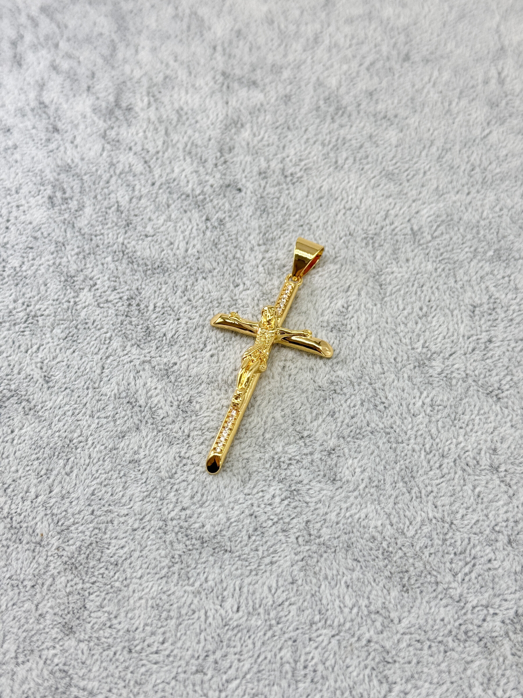 Wholesaler Cecile II - Gold plated pendant with rhinestones