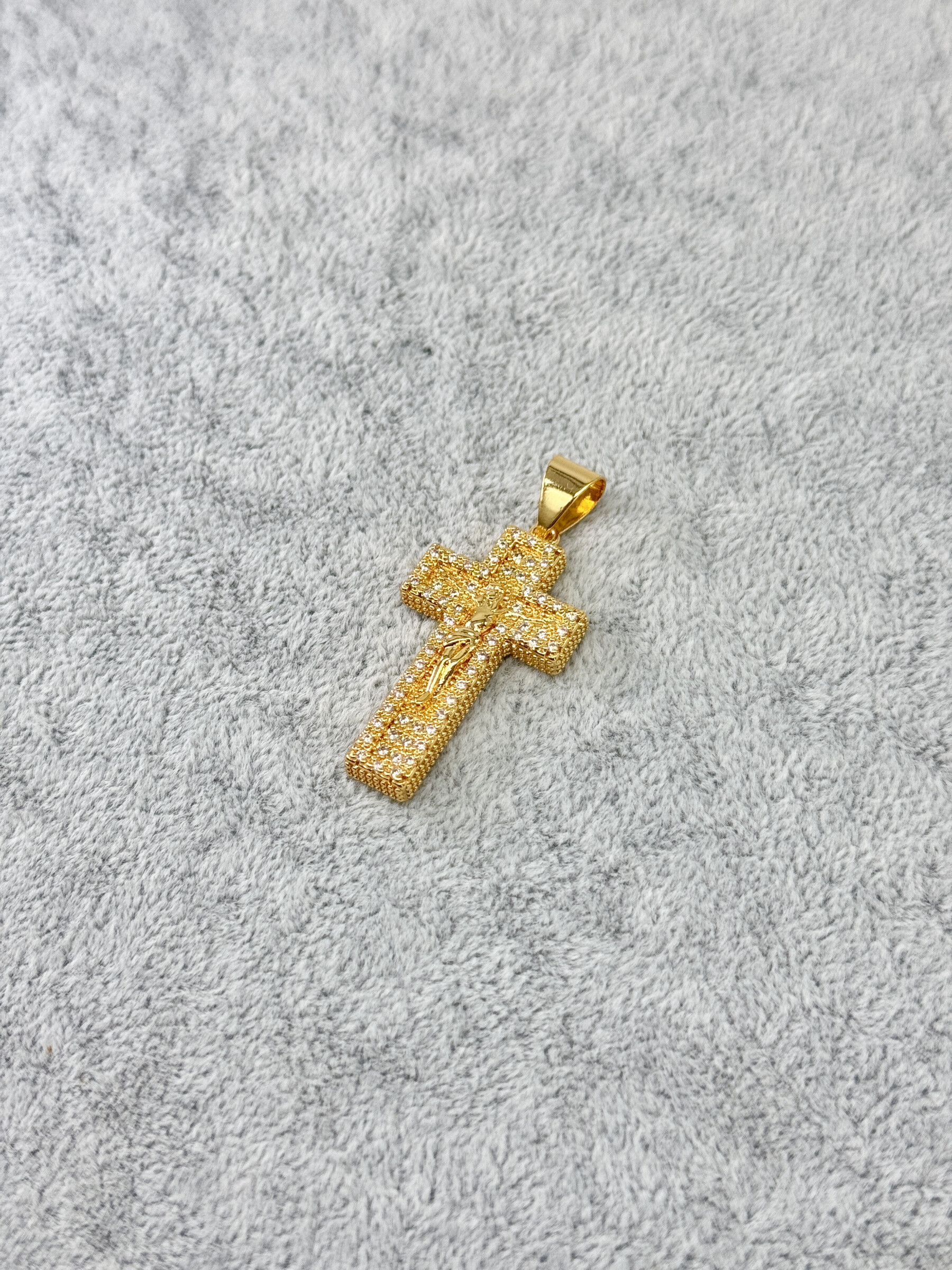 Wholesaler Cecile II - Gold plated pendant with rhinestones