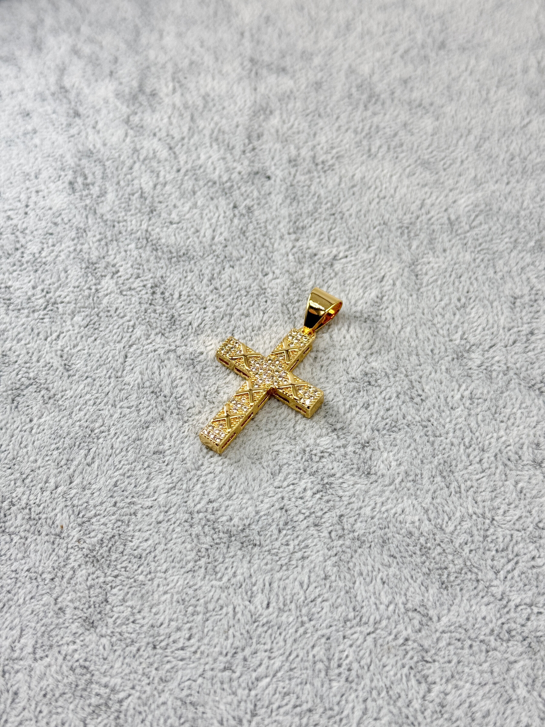 Wholesaler Cecile II - Gold plated pendant with rhinestones