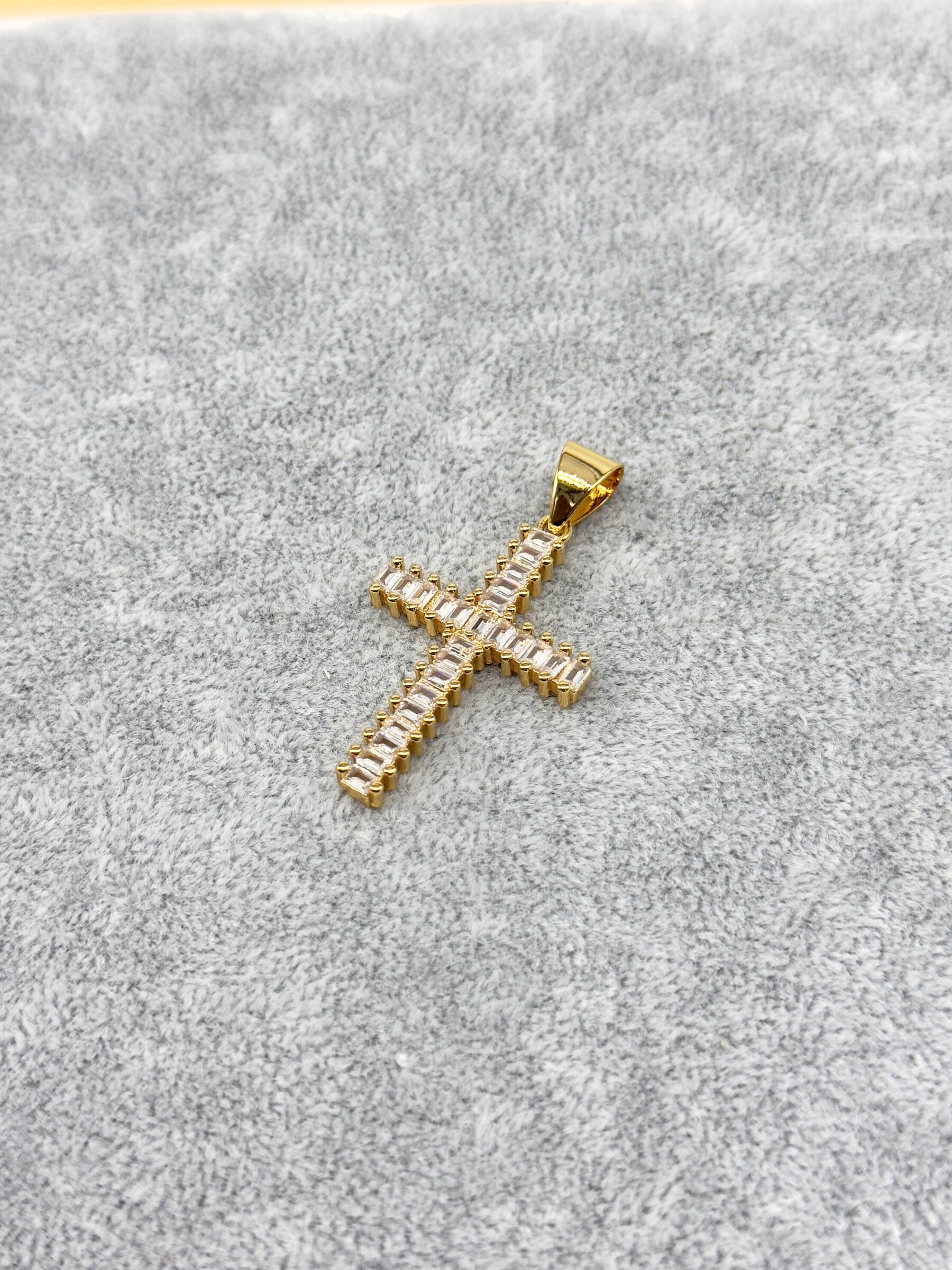 Wholesaler Cecile II - Gold plated pendant with rhinestones